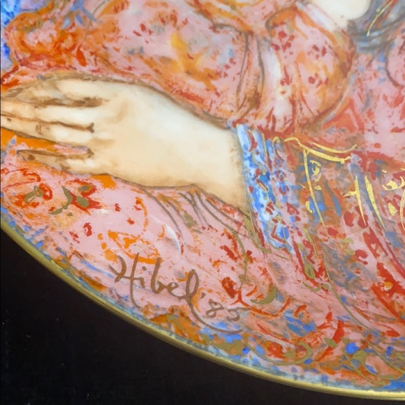 Edna Hibel 1985 Mothers Day Plate - Picture 2 of 5